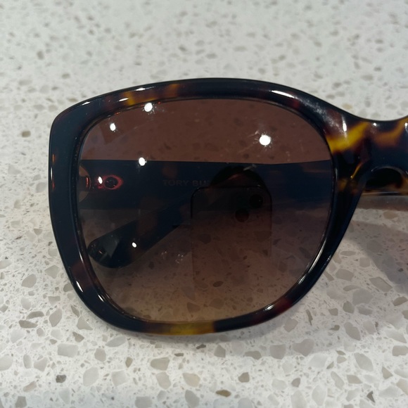Tory Burch Tortoiseshell Sunglasses with Case - Picture 4 of 9